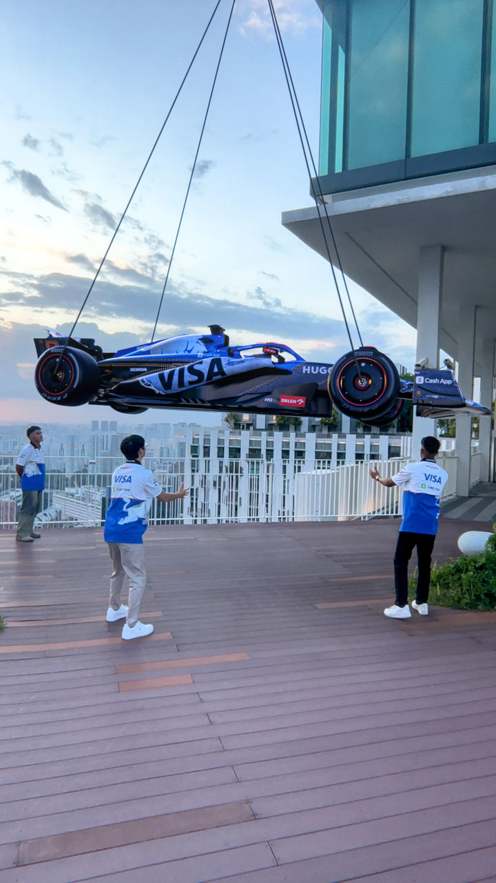 HUGO_Singapore_Visa_Cash_App_RB_9x16_CGI_01.jpg