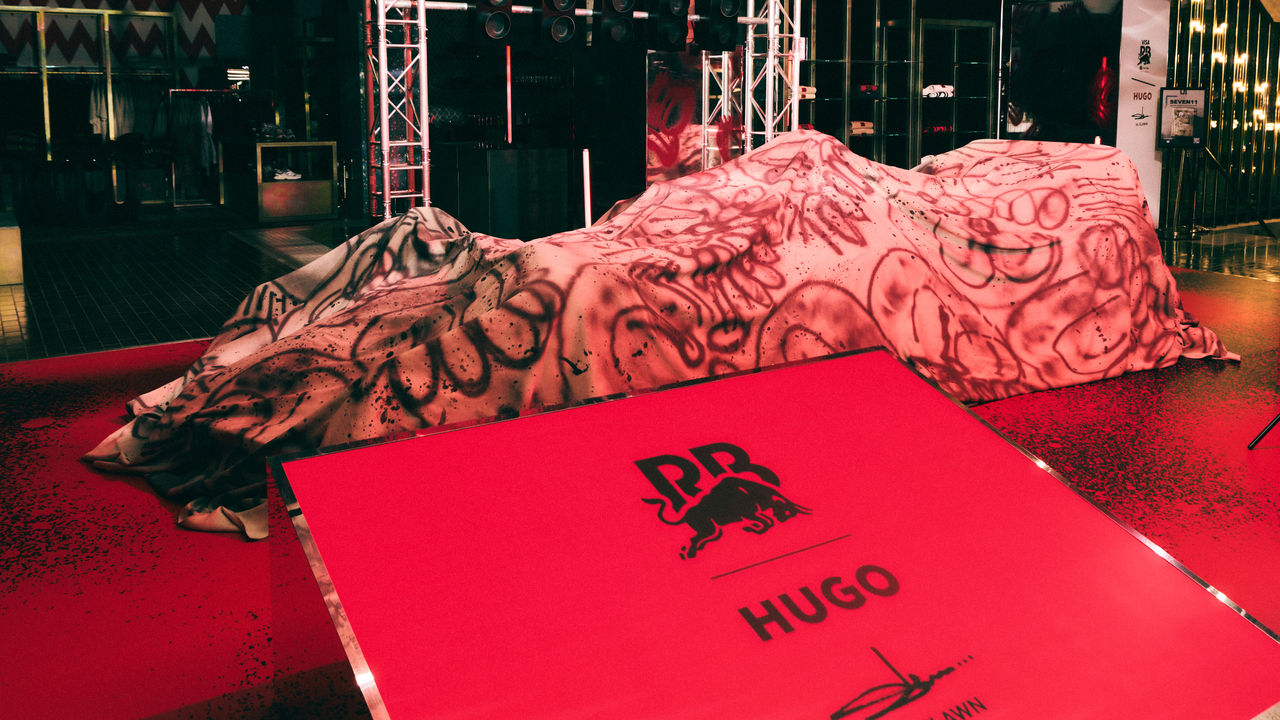 2025_HUGO_Flannels_Slawn_Car_Reveal_Atmosphere_16x9_001.jpg