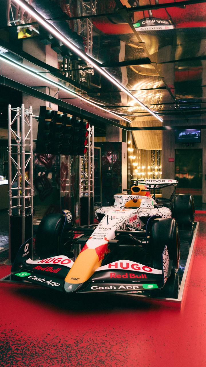 2025_HUGO_Flannels_Slawn_Car_Reveal_Atmosphere_Car_9x16_005.jpg