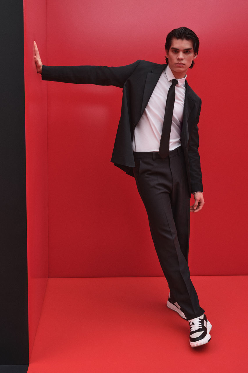 SpringSummer25_HUGO_Global_Campaign_Hero_Men_2x3.jpg